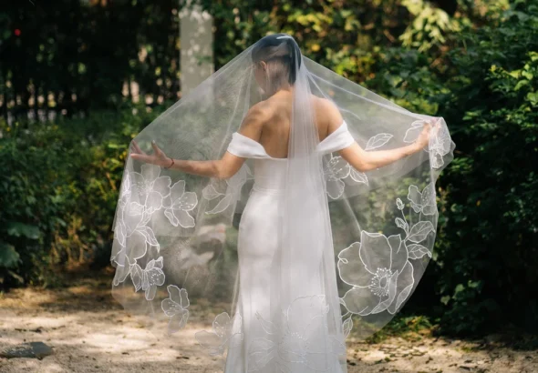 How to measure, style and wear a fingertip veil
